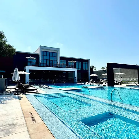 Ferienwohnung 2Br Retreat -Gym Pool Parking